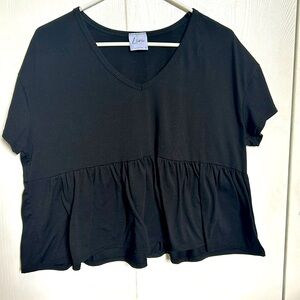 Black woman’s cute flowy top